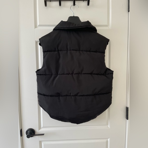🎄Fashion Nova Cropped Puffer Vest | Black | M - Picture 5 of 9